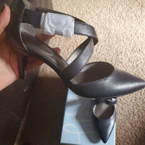 Shoes - Picture 2 of 8